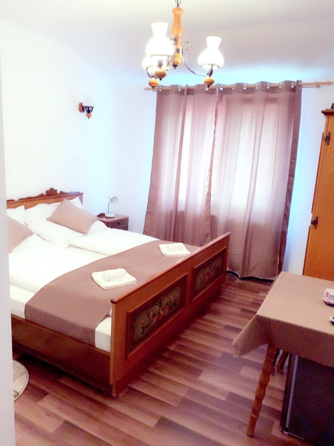 Gasthaus Casa Kugler อานีนา ภายนอก รูปภาพ