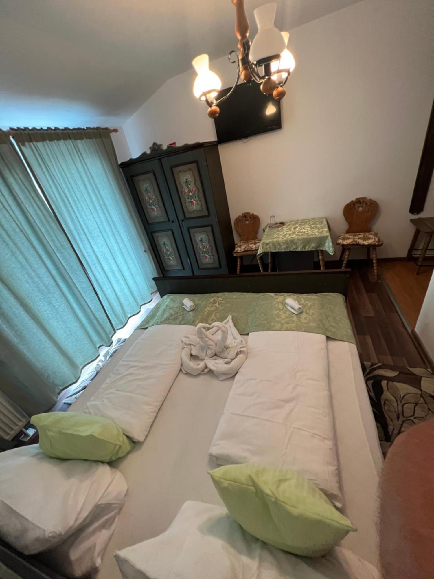 Gasthaus Casa Kugler อานีนา ภายนอก รูปภาพ